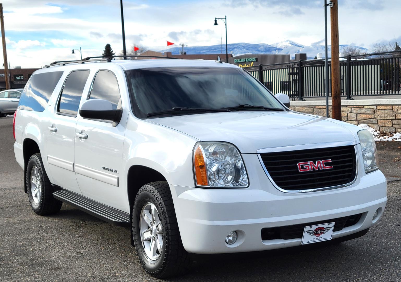 2011 White /Black GMC Yukon XL SLT SLT (1GKS2KE33BR) with an 5.3L V8 engine, 5 Speed Automatic transmission, located at 450 N Russell, Missoula, MT, 59801, (406) 543-6600, 46.874496, -114.017433 - Nice 4WD SUV. 5.3L V8. 3rd Row Seating. Power Sunroof. Rear Entertainment. Heated Leather Seats. Air. Cruise. Tilt. Power Windows and Locks. Running Boards. Towing. Clean Carfax. - Photo#3